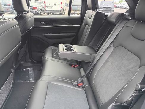 New 2026 Jeep Grand Cherokee Altitude AWD/4WD image 20