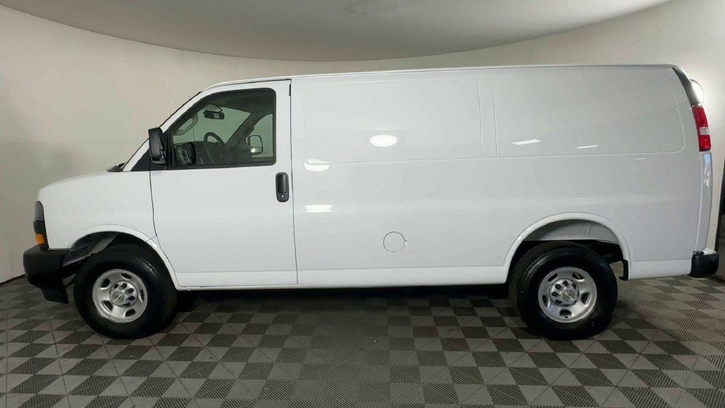 Used 2026 Chevrolet Express 2500 w/ Communications Package RWD image 8