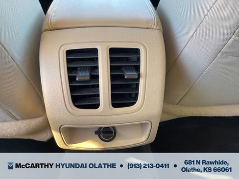 Used 2013 Ford Taurus SE image 17