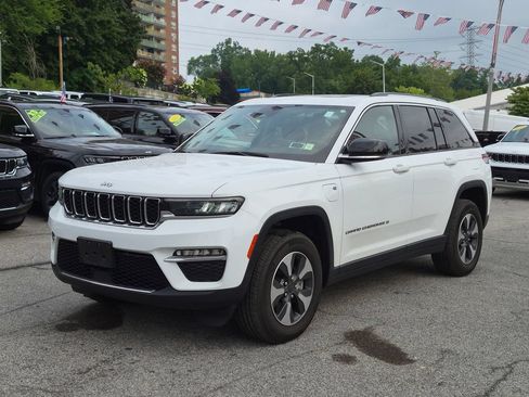 Used 2023 Jeep Grand Cherokee 4WD 4xe image 2