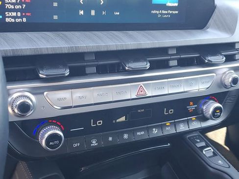 Used 2024 Kia Telluride EX image 27