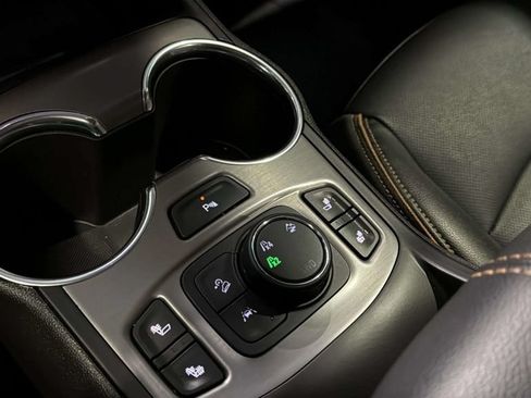 Used 2023 GMC Terrain AT4 w/ Infotainment Package II AWD/4WD image 32