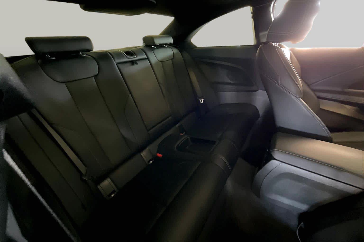 Used 2024 BMW 230i Coupe w/ Convenience Package RWD image 18