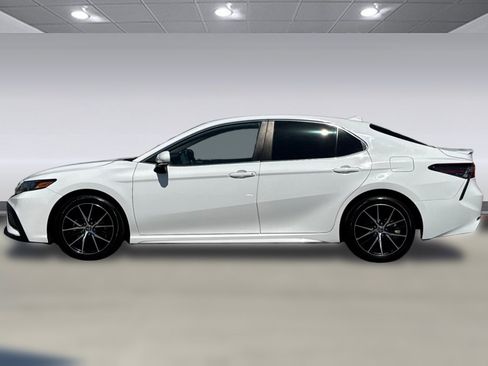 Used 2024 Toyota Camry SE FWD image 2