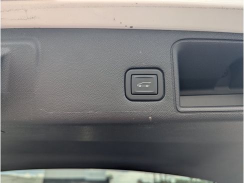 Used 2023 GMC Terrain SLT w/ LPO, 'HIT The Road' Package FWD image 11