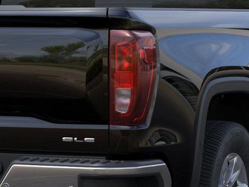 New 2026 GMC Sierra 1500 SLE w/ Preferred Package RWD image 11
