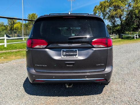 Used 2020 Chrysler Pacifica Limited FWD image 6