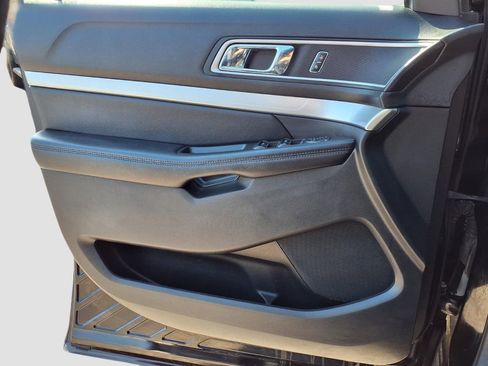 Used 2017 Ford Explorer XLT w/ Equipment Group 202A FWD image 29