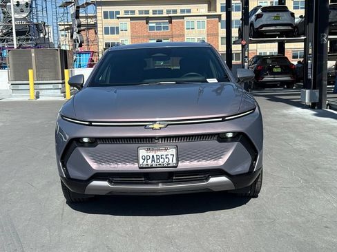 Used 2024 Chevrolet Equinox EV LT AWD/4WD image 2