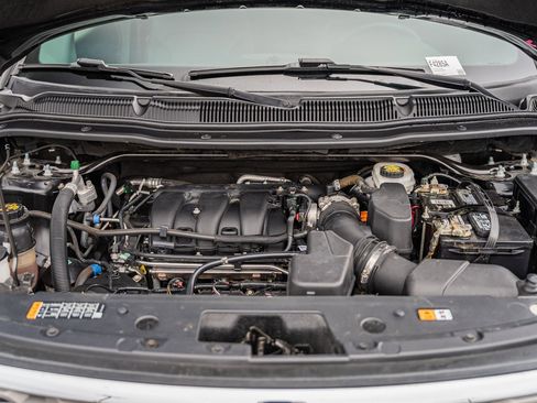 Certified 2018 Ford Explorer XLT w/ Equipment Group 202A image 21