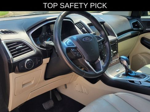 Used 2015 Ford Edge Titanium FWD image 17