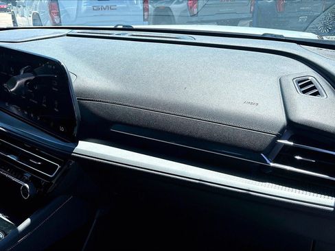 Used 2024 Chevrolet Traverse LT AWD/4WD image 16