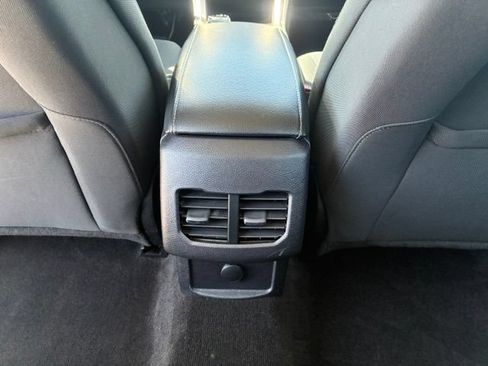 Used 2019 Ford Fusion SE FWD image 19