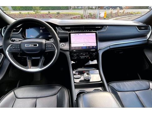 Used 2024 Jeep Grand Cherokee L Limited w/ Luxury Tech Group II image 15