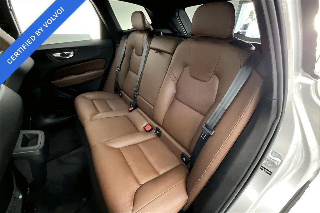 Used 2025 Volvo XC60 B5 Plus AWD/4WD image 35