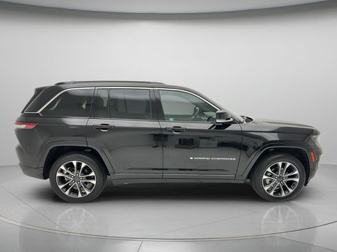 Used 2025 Jeep Grand Cherokee Overland w/ Luxury Tech Group IV AWD/4WD image 6