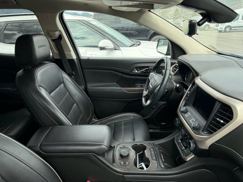 Used 2023 GMC Acadia Denali w/ Denali Ultimate Package AWD/4WD image 9
