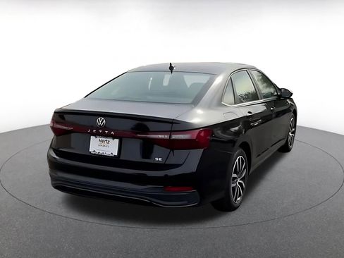 Used 2025 Volkswagen Jetta SE image 14