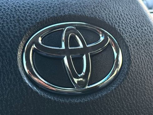 Used 2018 Toyota Camry SE image 28