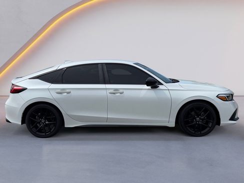 Used 2023 Honda Civic Sport image 2