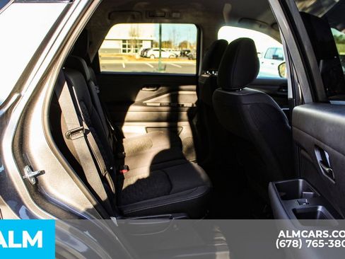 Used 2025 Nissan Pathfinder SV image 21