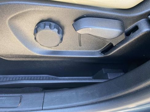 Used 2024 Ford Edge SE image 19