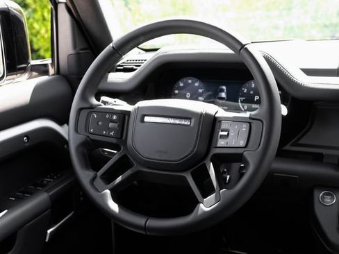 Used 2025 Land Rover Defender 110 V8 AWD/4WD image 23