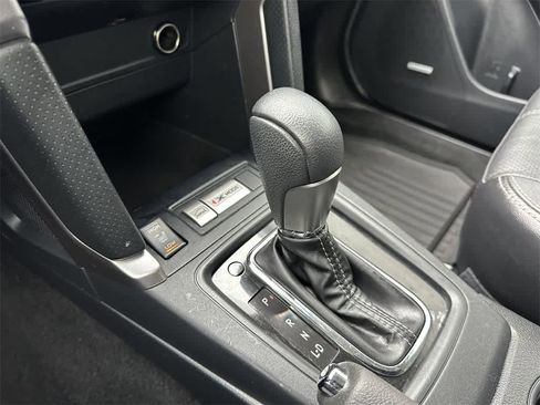 Used 2017 Subaru Forester 2.5i Touring image 18