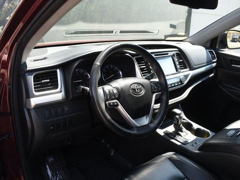 Used 2016 Toyota Highlander XLE AWD/4WD image 14