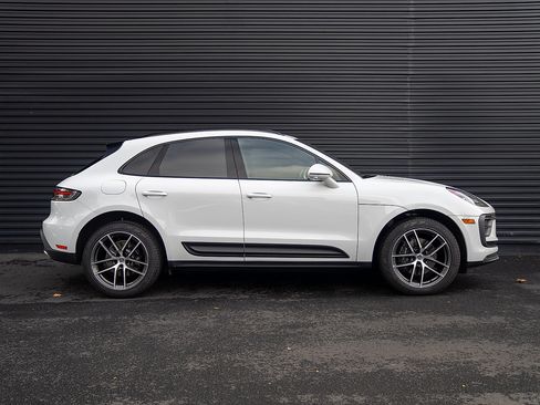 Certified 2025 Porsche Macan image 27