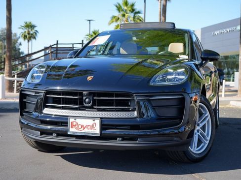 Used 2025 Porsche Macan AWD/4WD image 1