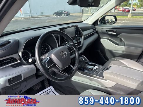 Used 2021 Toyota Highlander XLE image 22