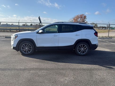 Used 2022 GMC Terrain SLT w/ Tech Package image 5