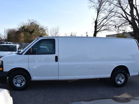 Used 2018 Chevrolet Express 2500 2500 3dr Extended Cargo Van image 3