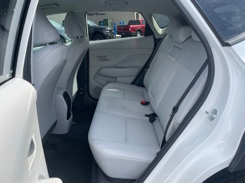 Used 2025 Hyundai Kona SEL image 8