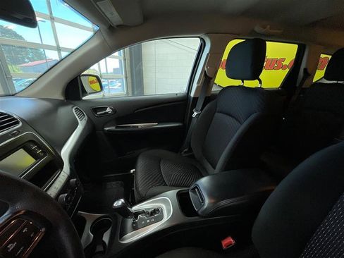 Used 2019 Dodge Journey SE image 11