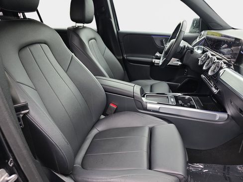 Used 2025 Mercedes-Benz GLB 250 4MATIC image 12
