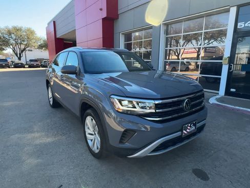 Used 2022 Volkswagen Atlas Cross Sport SE image 2