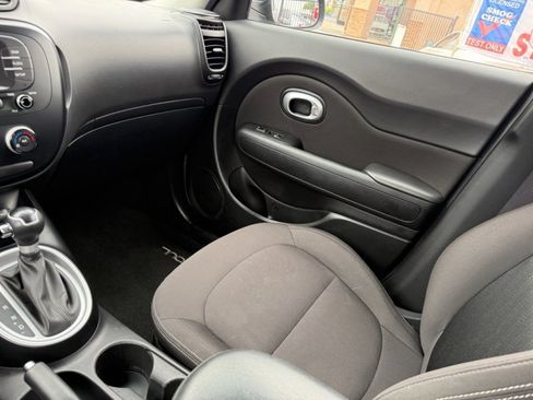 Used 2019 Kia Soul FWD image 18