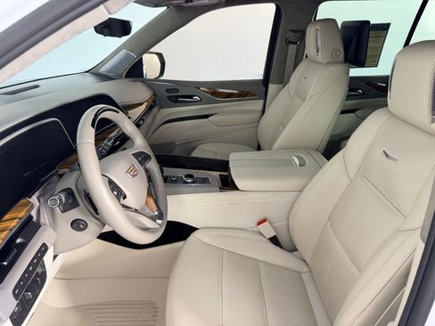 Used 2024 Cadillac Escalade Sport Platinum AWD/4WD image 5