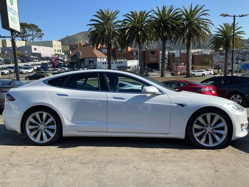 Used 2021 Tesla Model S Long Range Plus image 3