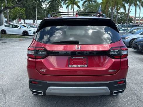 Used 2023 Honda Pilot Touring image 6