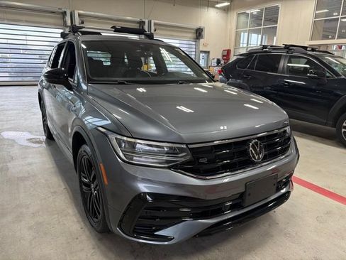 Used 2022 Volkswagen Tiguan SE R-Line AWD/4WD image 2