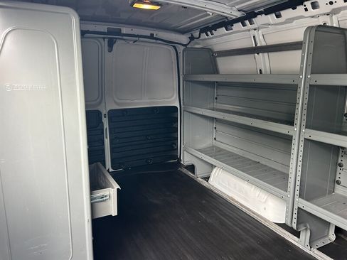 Used 2013 Chevrolet Express 2500 RWD image 12