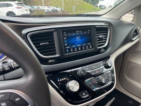 Used 2018 Chrysler Pacifica Touring Plus FWD image 24