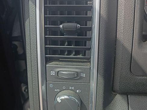 Used 2024 RAM 1500 Classic SLT AWD/4WD image 20