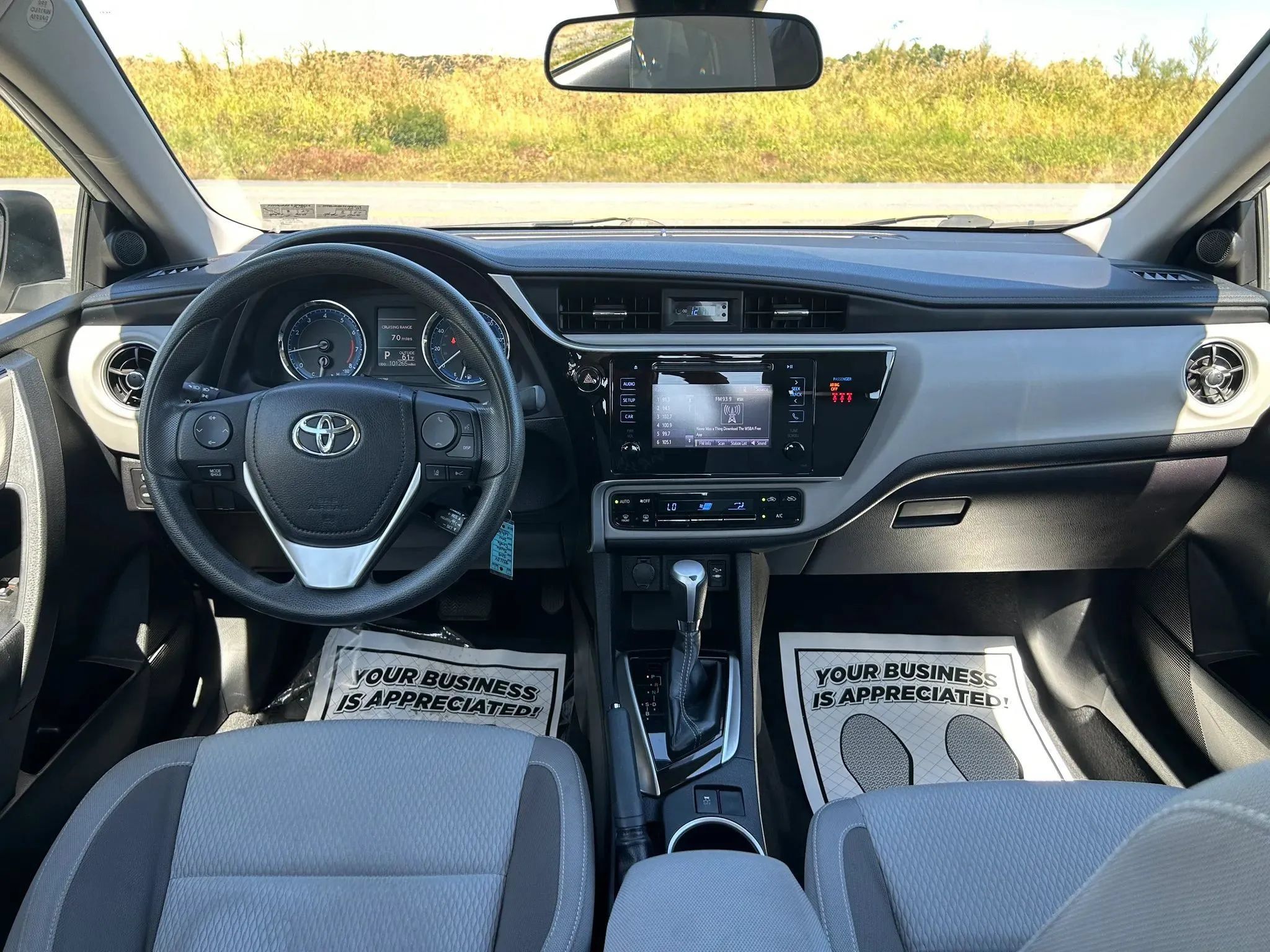 Used 2018 Toyota Corolla LE FWD image 14