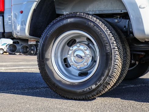 Used 2026 Ford F350 Platinum image 9