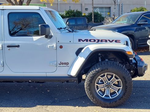 New 2025 Jeep Gladiator Mojave image 9