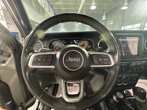Used 2020 Jeep Wrangler Unlimited Sahara w/ Dual Top Group AWD/4WD image 18